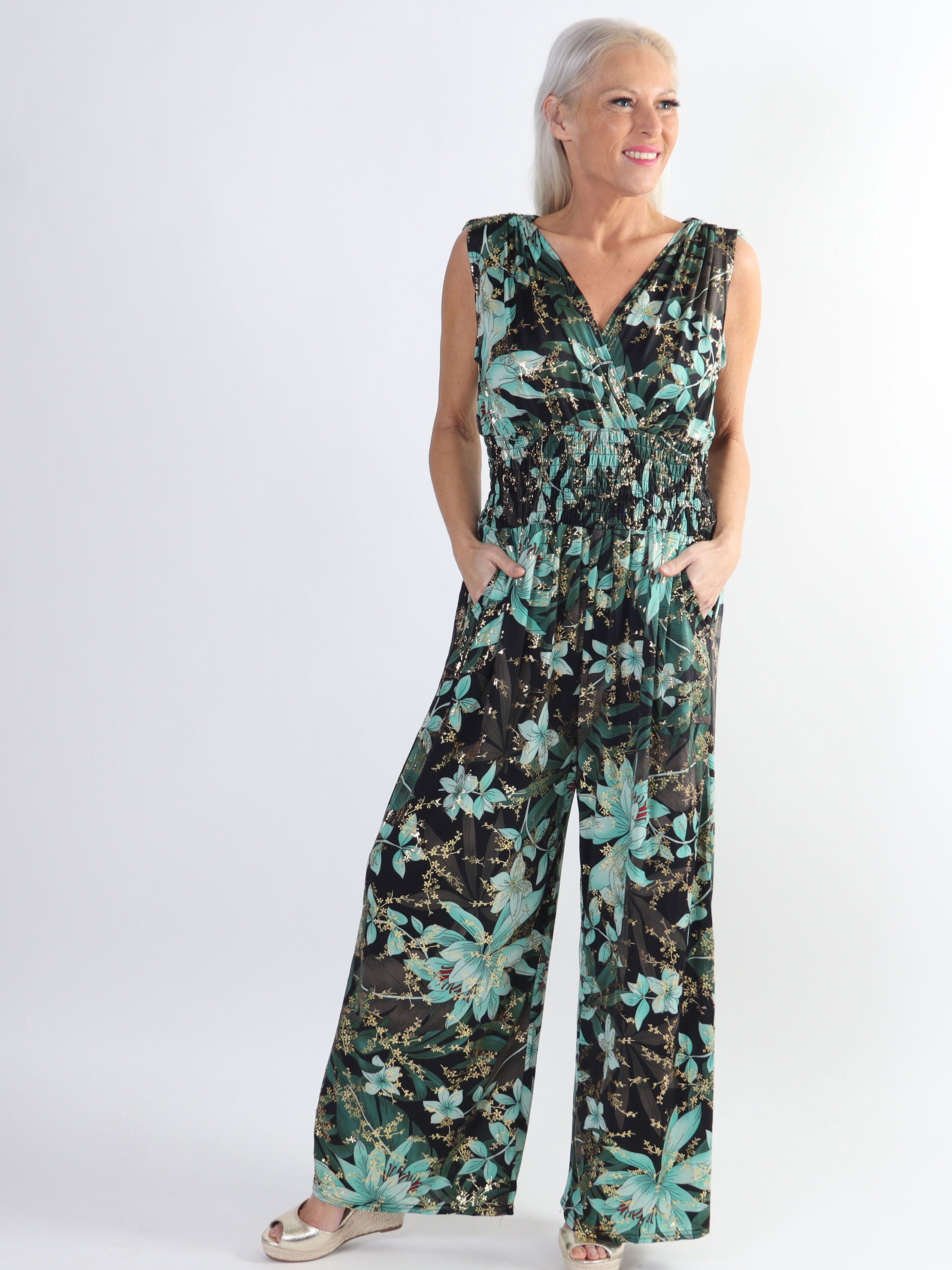 Pams Jumpsuit N/S - Elastisk plus size buksedragt med bladmønster